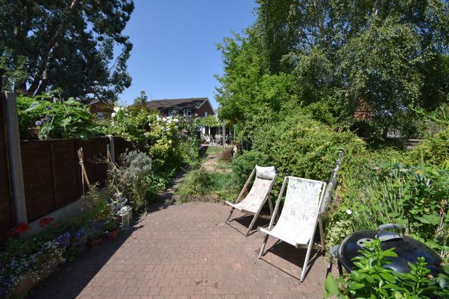 75, Badshot Lea Road, Farnham photo 3