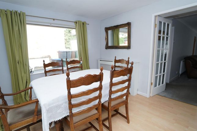 Fourlands Drive, Bradford photo 3