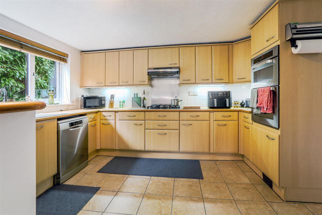 18, Roebuck Close, Royal Wootton Bassett photo 5