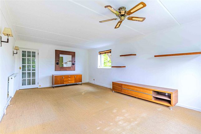 7, Rutland Place, Bushey Heath photo 3