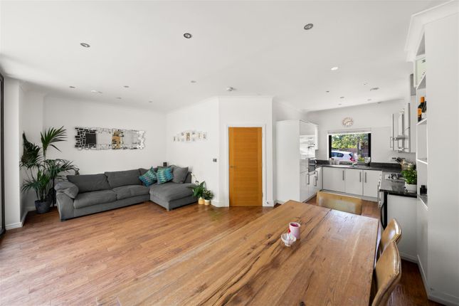 6, Partridge Close, Uxbridge photo 4