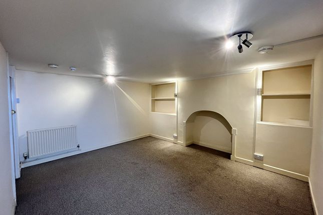 Flat 2, 7, Newport Terrace, Devon photo 2
