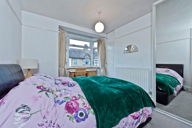 Maisonette for sale in Kimble Road, Colliers Wood, London