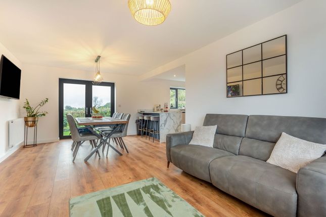 6, Park Close, Lydney photo 2