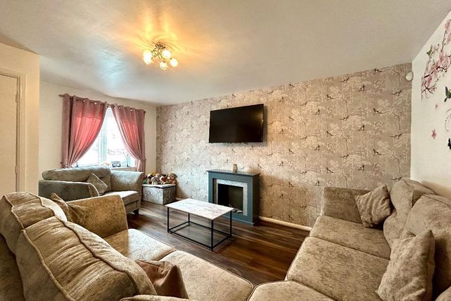 Town house for sale in Kilner Way, Castleford