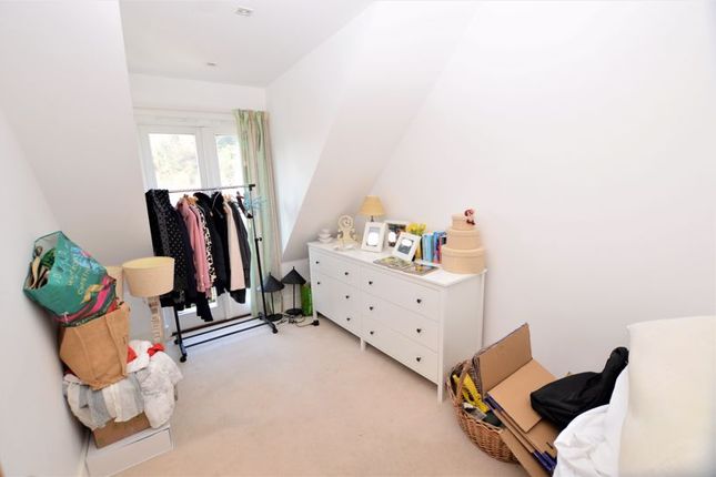 Flat for sale in Station Road, Godalming