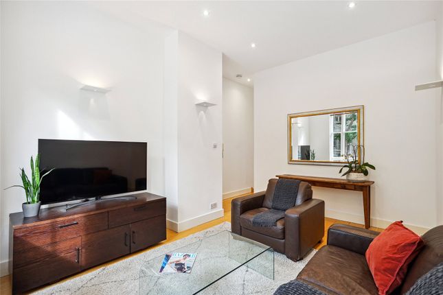 Thumbnail Flat to rent in Kempsford Gardens, Earls Court