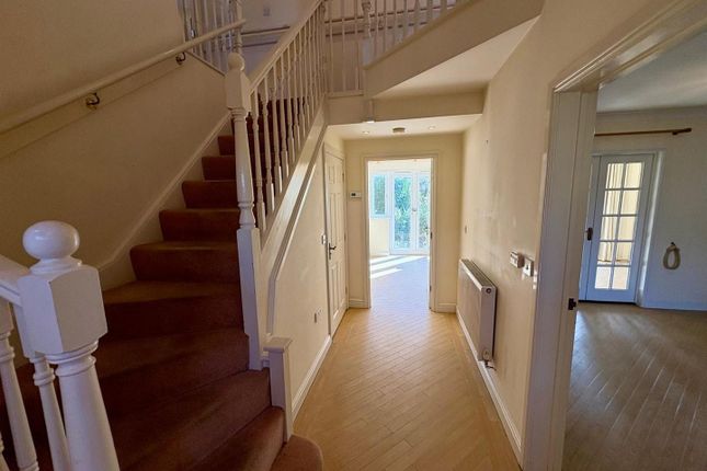 14, Glenholme Park, Bradford photo 4