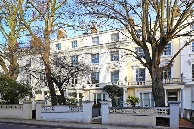 Thumbnail Flat to rent in Kensington Church Street, Kensington
