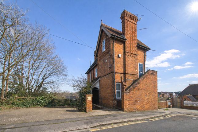 1-bed flat on 33a, Dover Street, Reading, £130,000