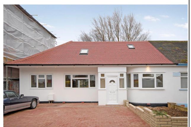 3-bed bungalow on Highview Gardens, Edgware, £2,800/mo