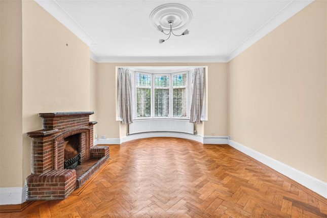 16, Park View Gardens, Ilford photo 4
