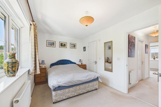 19, Chislett Gardens, Sandhurst photo 4
