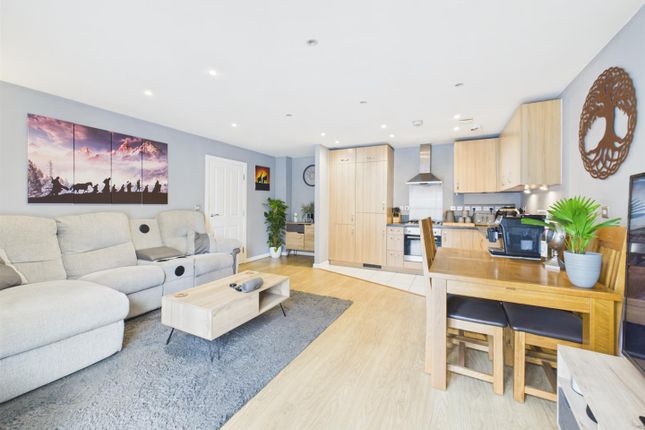 3, Cochrane House 19, Truesdales, Uxbridge photo 2