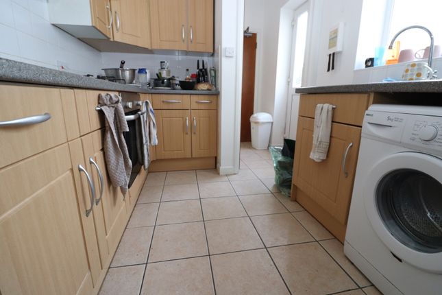 4-bed terraced on 17, Flora Street, Cardiff, £2,200/mo