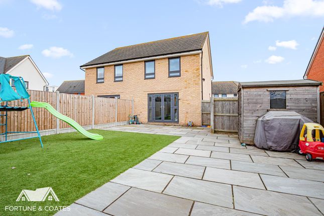 8, Blackthorn Drive, Harlow photo 2