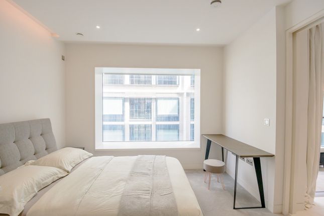 Flat to rent in Water Lane, London