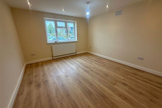 Flat 1, Sutton Lane, Slough photo 5