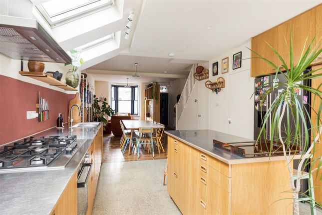 Capworth Street, Leyton photo 3