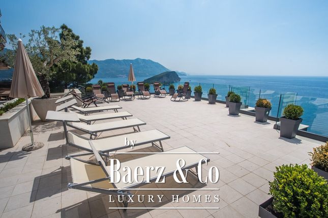 Villa for sale in 7Rmj+Pvp, Budva, Montenegro
