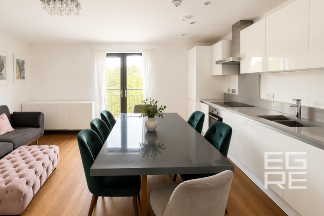 Flat 7, Arrandene House, London photo 3