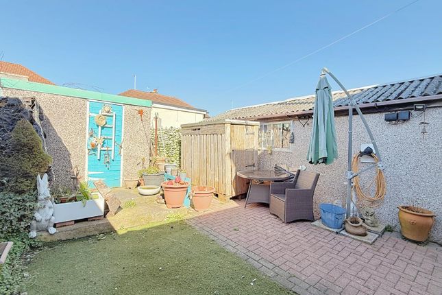 8, Ederoyd Crescent, Pudsey photo 4