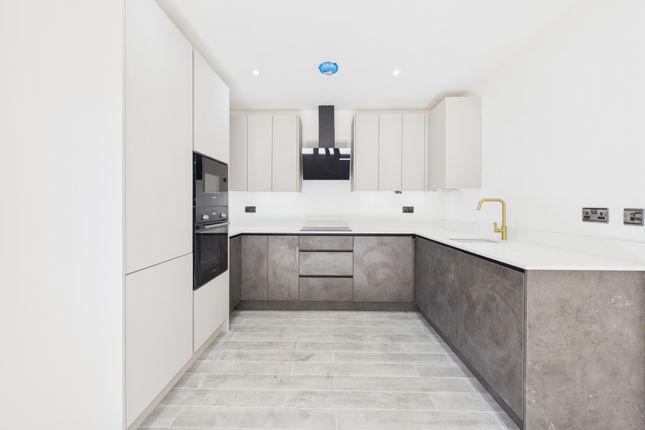 Flat 1, 171-173 Kingsmead Road, High Wycombe photo 2