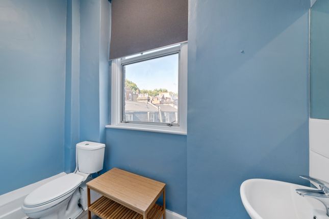 Earls Court Road - Room 7 with balcony, 231 Earls Court Road, London photo 4