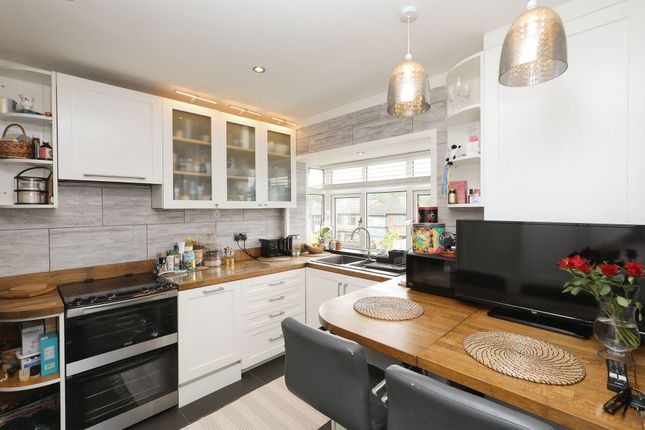 81 Oakhill Road, Dronfield photo 2