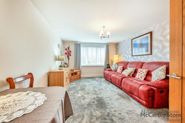 37 Waggoners Court, Legions Way, Bishop's Stortford photo 4