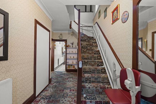 33, Park View Road, London photo 3