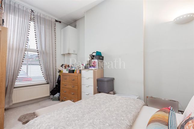 Flat for sale in Manstone Road, London
