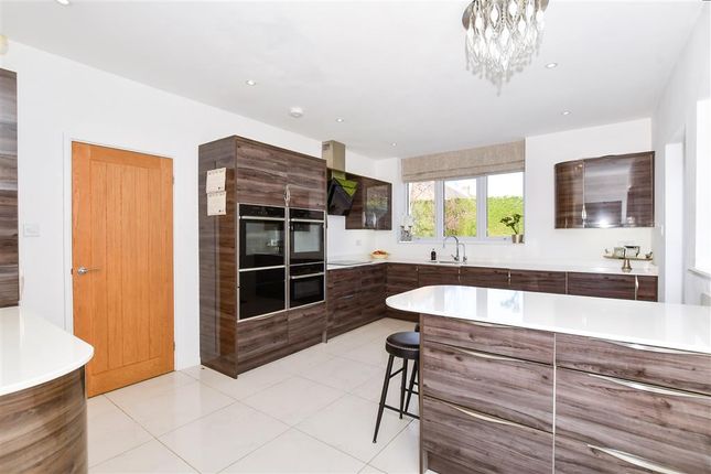 Kitchen/Breakfast Area