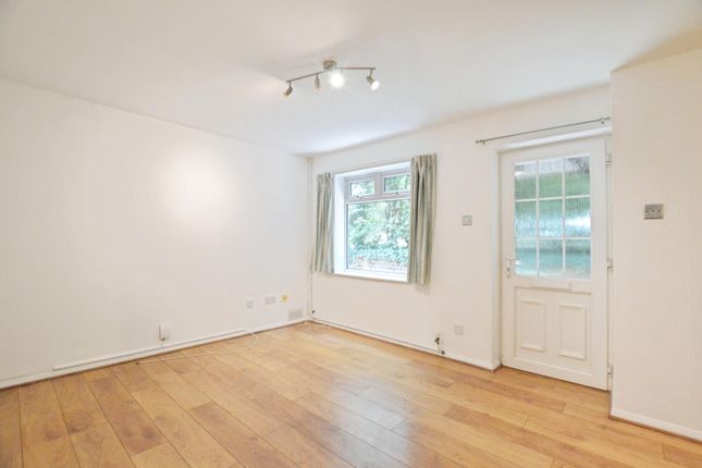 GR, 37, Larkswood Rise, St Albans photo 2