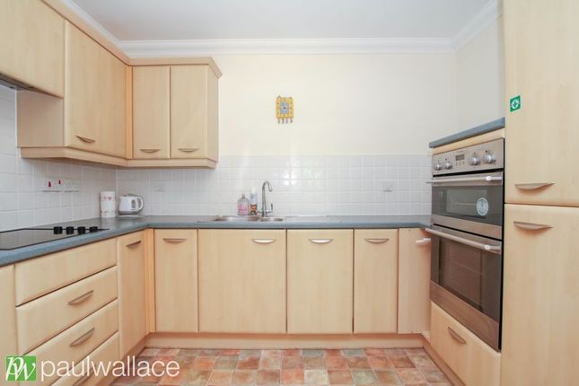 17, Esdaile Hall, Hoddesdon photo 2