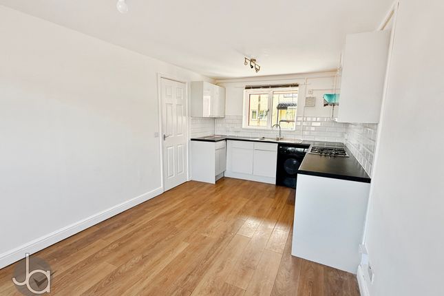 15, Imphal Close, Colchester photo 3