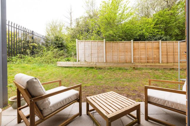 35, Aspen Drive, Bristol photo 3