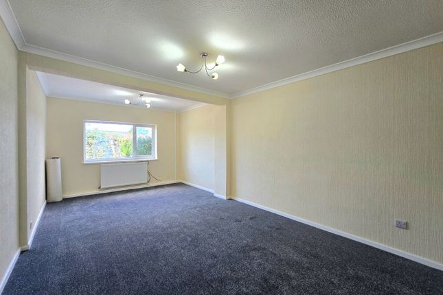 11 Bishopswood, Bridgend photo 2