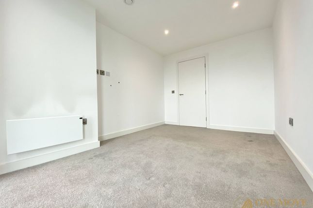 Flat to rent in Victoria Residence, 16 Silvercroft Street