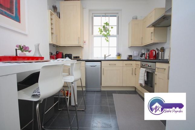 Flat to rent in Star Street, London