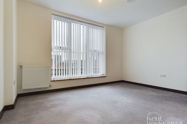 Flat to rent in Rosalind Drive, Maidstone