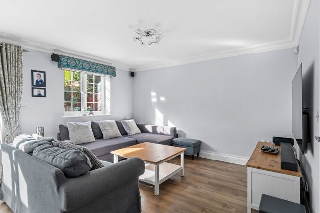 9, Anmer Close, Tadworth photo 4
