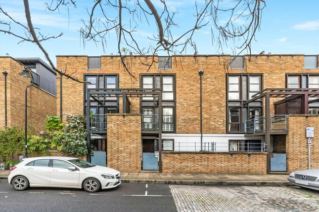 Thumbnail Terraced house for sale in Ropemakers Fields, London