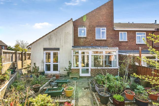 38, Laburnum Close, Frome photo 2