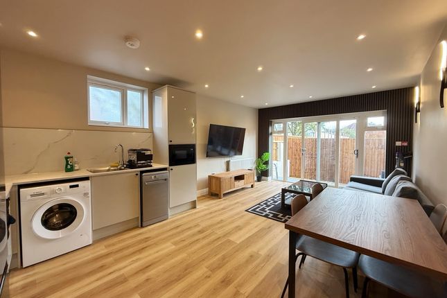 32, Ingram Way, Greenford photo 4