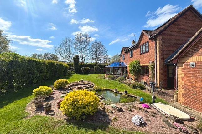 Hawthorn End, Manor Lane, Charfield photo 4