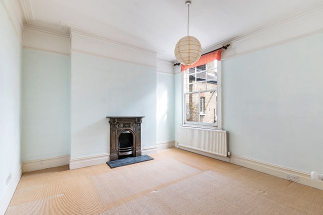 Flat for sale in Chiswick High Road, Chiswick, London