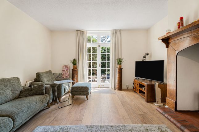 Flat 1, Englefield Lodge,, Middle Hill, Surrey photo 2