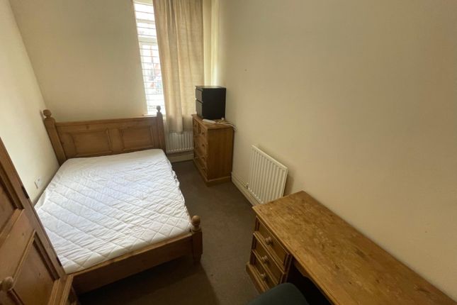Brudenell Avenue, Leeds photo 4