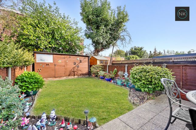14 Ingatestone Road, Woodford Green, Essex photo 4